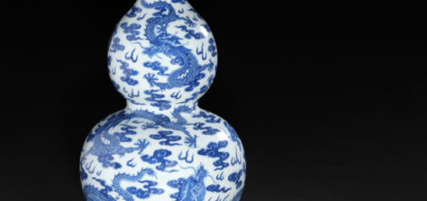Exceptionnel vase double-gourde impérial en porcelaine à décor émaillé en bleu de cobalt