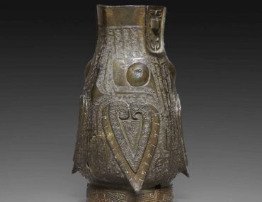 Vase de style archaïque en bronze à patine brune