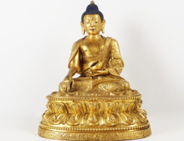 Importante statuette en bronze doré, représentant Bouddha assis en bhumisparsa mudra