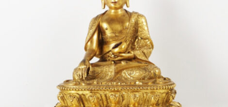 Importante statuette en bronze doré, représentant Bouddha assis en bhumisparsa mudra